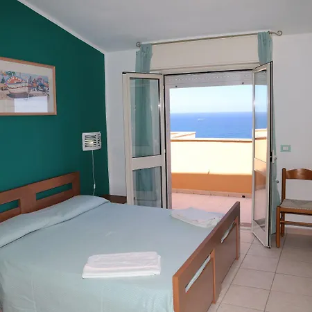 & La Baia Hotell